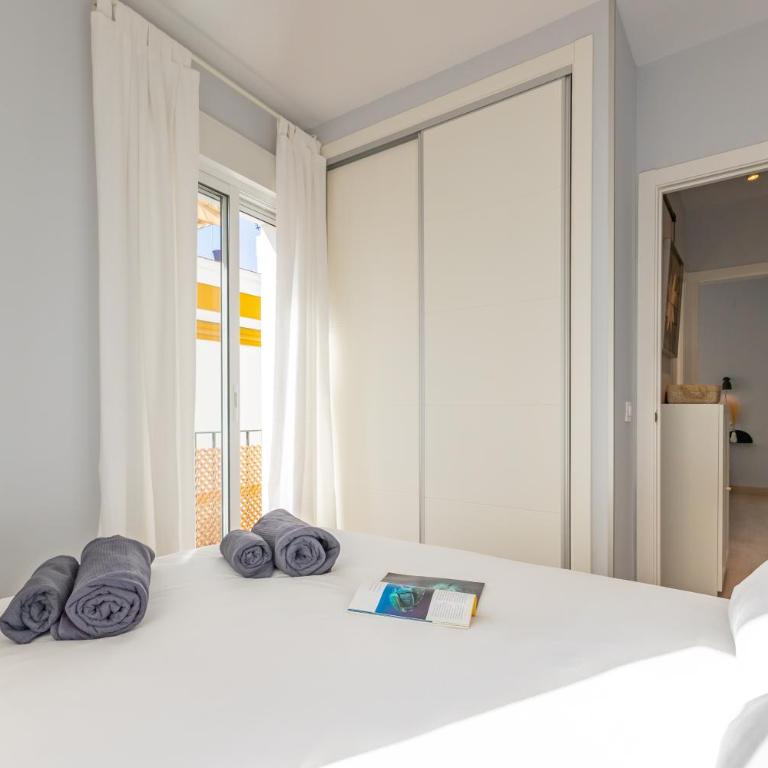 Charming 2 Bedroom Apartment at Iconic Triana neighborhood by OCityzen - Two-Bedroom Apartment - 31