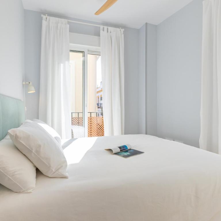 Charming 2 Bedroom Apartment at Iconic Triana neighborhood by OCityzen - Two-Bedroom Apartment - 18