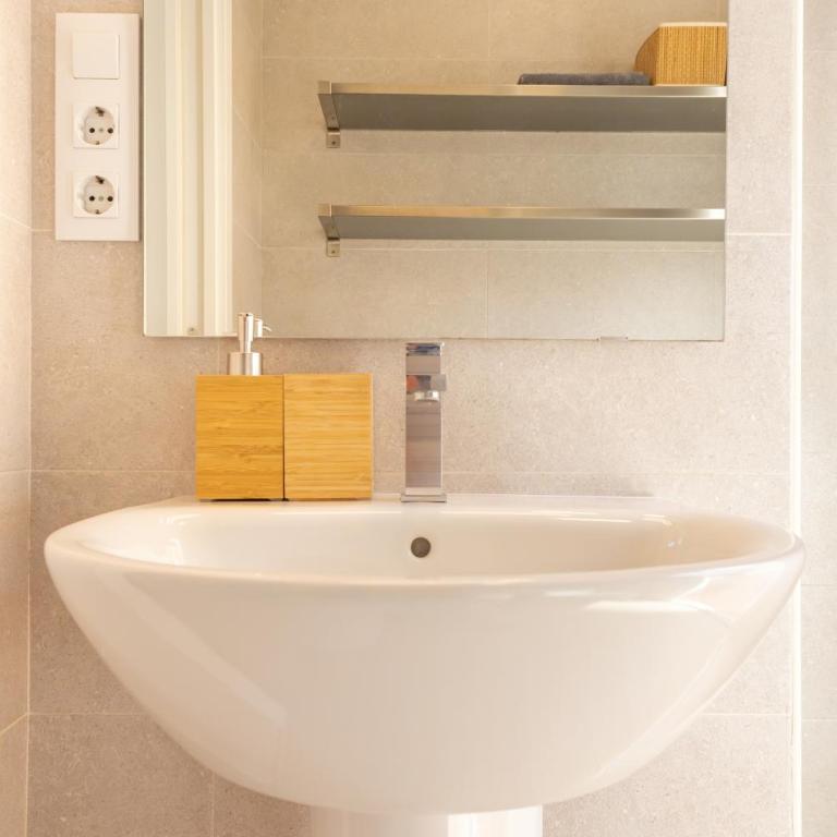Charming 2 Bedroom Apartment at Iconic Triana neighborhood by OCityzen - Two-Bedroom Apartment - 39