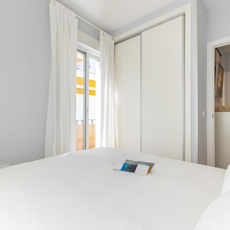 Charming 2 Bedroom Apartment at Iconic Triana neighborhood by OCityzen - Two-Bedroom Apartment - 33