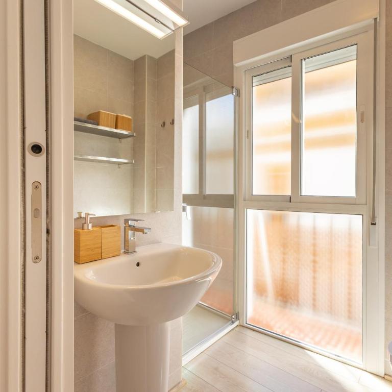 Charming 2 Bedroom Apartment at Iconic Triana neighborhood by OCityzen - Two-Bedroom Apartment - 37