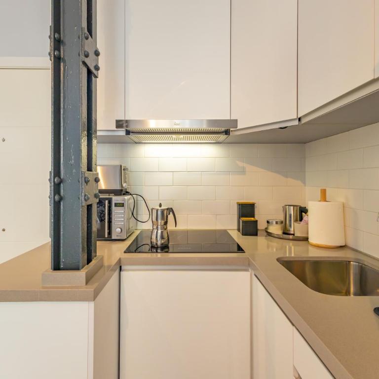 Charming 2 Bedroom Apartment at Iconic Triana neighborhood by OCityzen - Two-Bedroom Apartment - 13