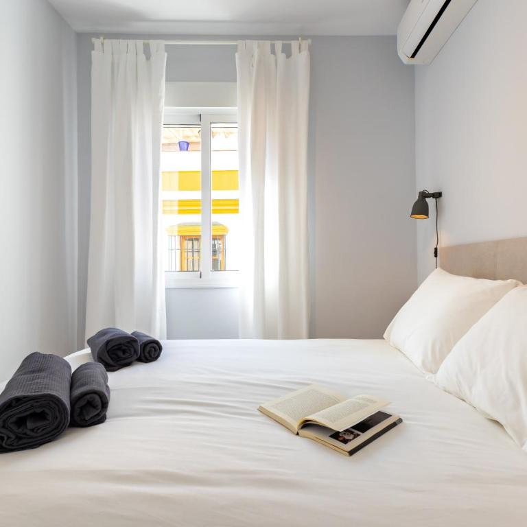 Charming 2 Bedroom Apartment at Iconic Triana neighborhood by OCityzen - Two-Bedroom Apartment - 28