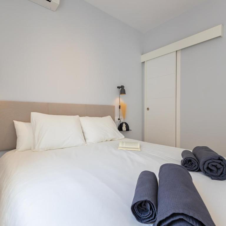 Charming 2 Bedroom Apartment at Iconic Triana neighborhood by OCityzen - Two-Bedroom Apartment - 25
