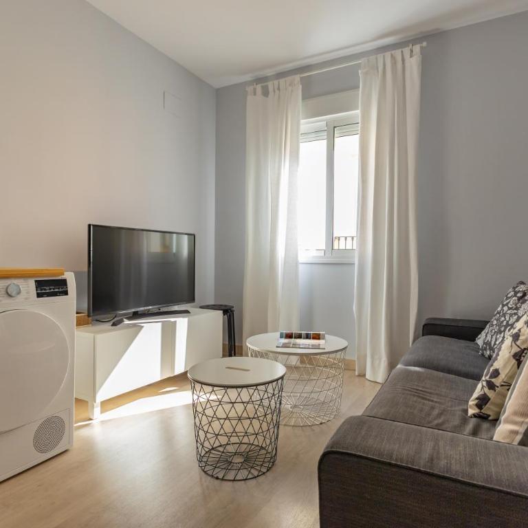 Charming 2 Bedroom Apartment at Iconic Triana neighborhood by OCityzen - Two-Bedroom Apartment - 3