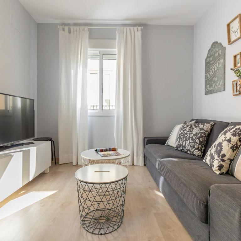 Charming 2 Bedroom Apartment at Iconic Triana neighborhood by OCityzen - Two-Bedroom Apartment - 2