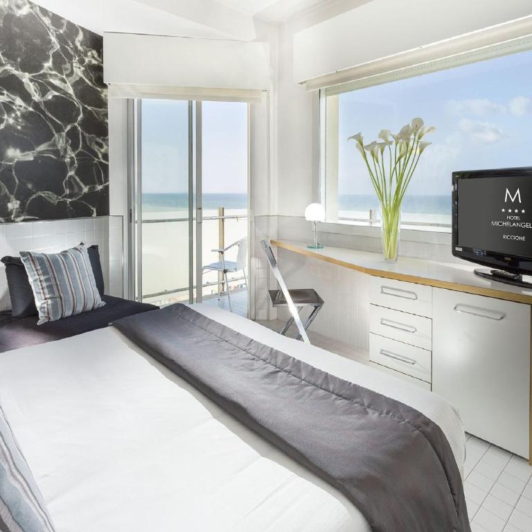 Hotel Michelangelo - Standard Double or Twin Room with Sea View - 5