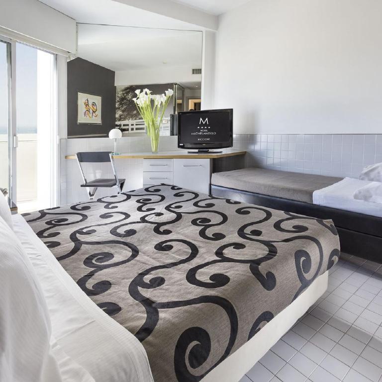 Hotel Michelangelo - Standard Double or Twin Room with Partial Sea View - 2