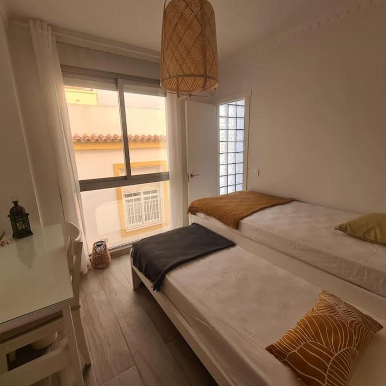 Cheerful 5-bedroom home with unique rooftop views - Villa - 8