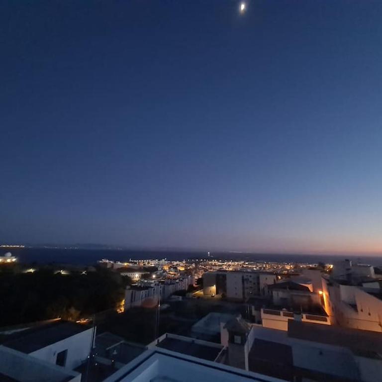 Cheerful 5-bedroom home with unique rooftop views - Villa - 22