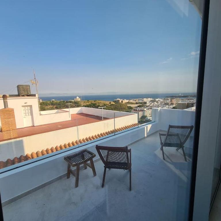 Cheerful 5-bedroom home with unique rooftop views - Villa - 26