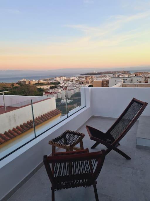 Cheerful 5-bedroom home with unique rooftop views - Villa - 32