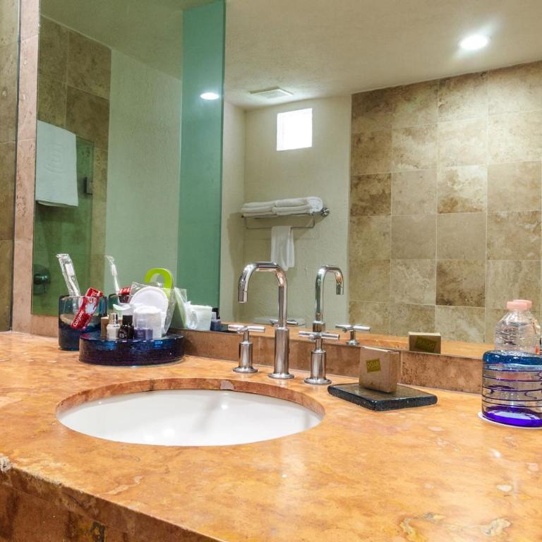 Camino Real Guadalajara - Alojamiento Camino Real Club con cama extragrande y desayuno incluido solo para adultos - 7