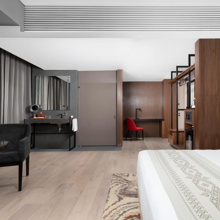 Hyatt Regency Mexico City Insurgentes WTC - King Room with Roll-In Shower - Disability Access - 7