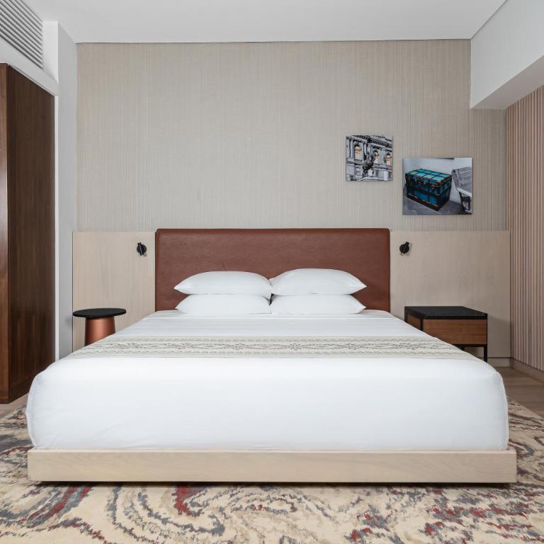 Hyatt Regency Mexico City Insurgentes WTC - King Room with Roll-In Shower - Disability Access - 6