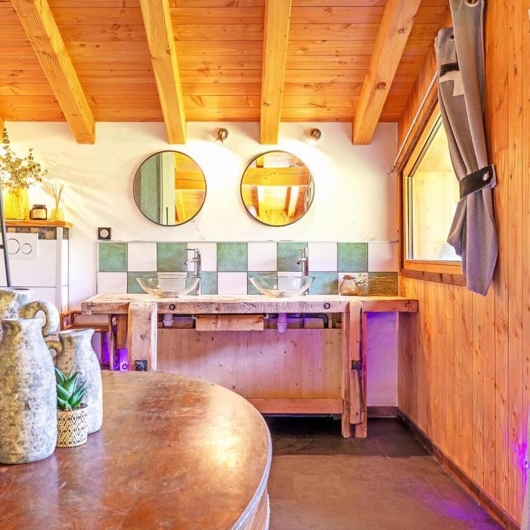 Chalet in Moulin with Sauna & Stunning Views - Chalet Superior - 14