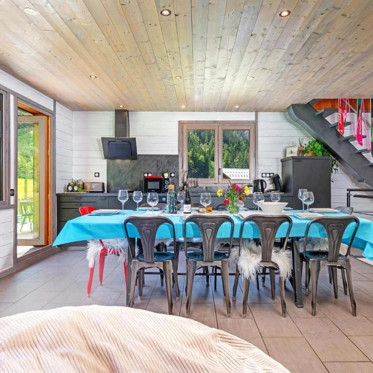 Chalet in Moulin with Sauna & Stunning Views - Chalet Superior - 3