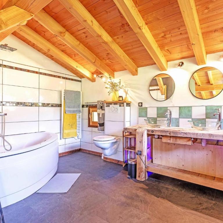 Chalet in Moulin with Sauna & Stunning Views - Chalet Superior - 5