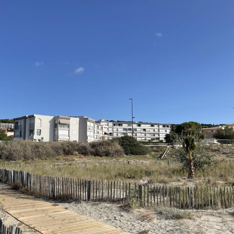 Appartement 2 pièces face à la mer avec terrasse, parking privé et wifi à Sète - FR-1-338-526 - Apartment - 3