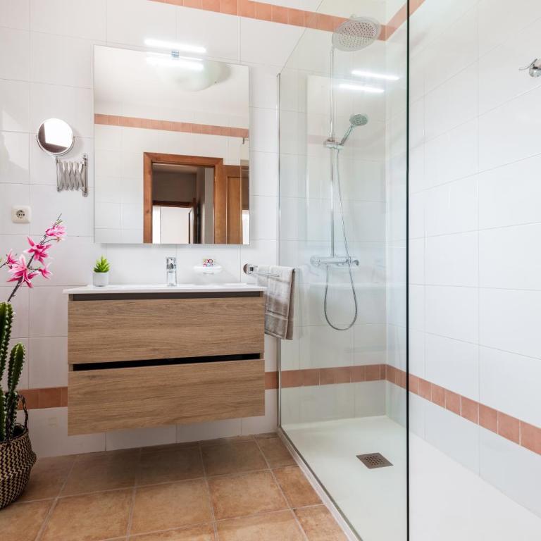 Home2Book Charming Private Pool Aloha Beach Villa - Villa de 3 dormitorios - 18
