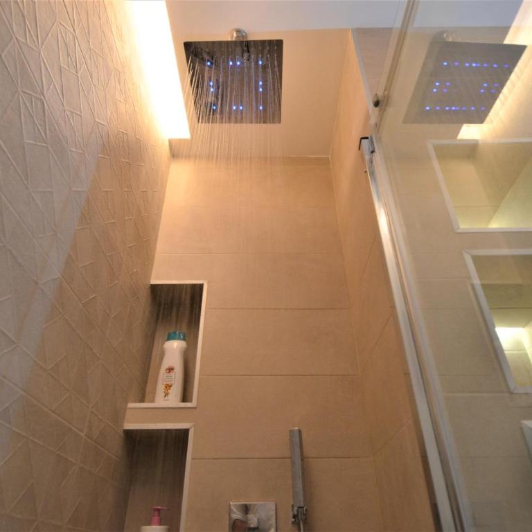 BIBLIOTECA DE LUJO EN EL CENTRO HISTORICO DE MÁLAGa - Apartamento de 2 dormitorios - 7