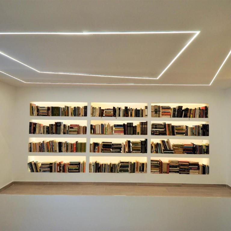 BIBLIOTECA DE LUJO EN EL CENTRO HISTORICO DE MÁLAGa - Apartamento de 2 dormitorios - 2