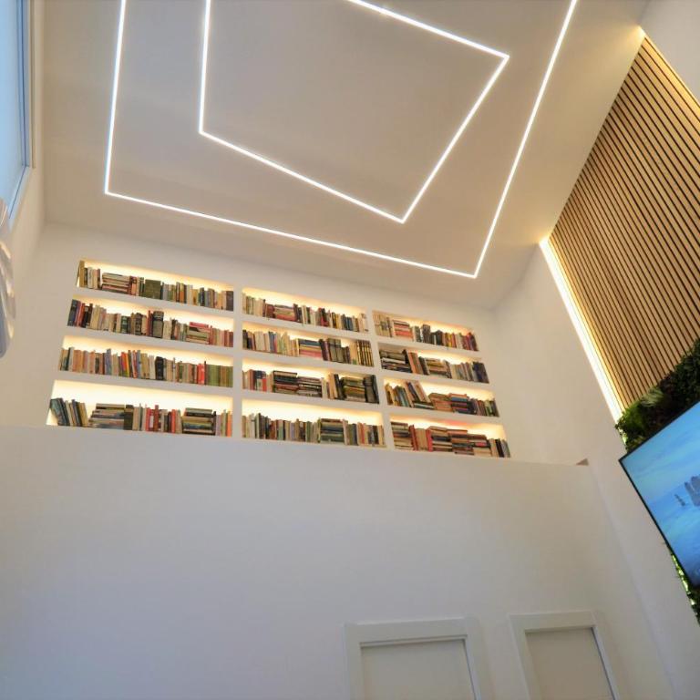 BIBLIOTECA DE LUJO EN EL CENTRO HISTORICO DE MÁLAGa - Apartamento de 2 dormitorios - 19