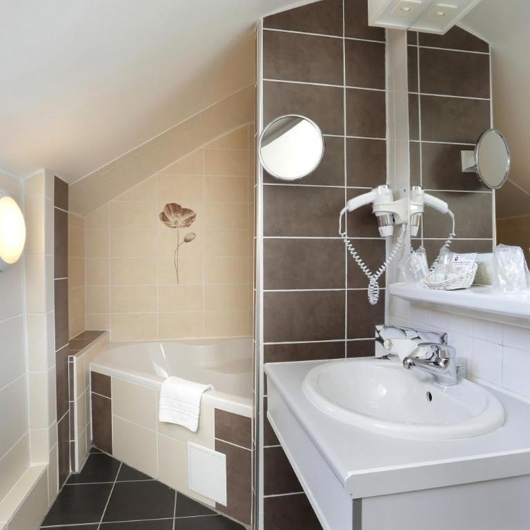 Hôtel Les Tilleuls, Bourges - Chambre Quadruple - 2