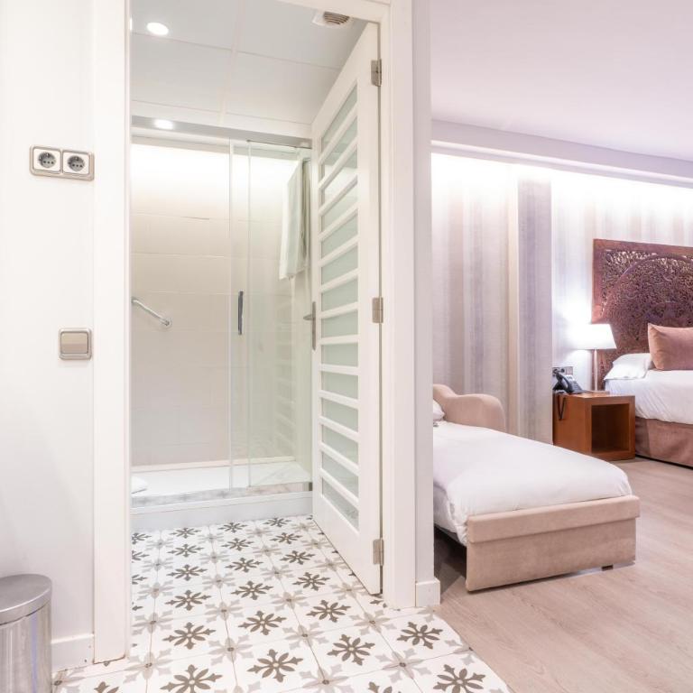 Serennia Fira Gran Via Exclusive Rooms - Habitación Triple - 2