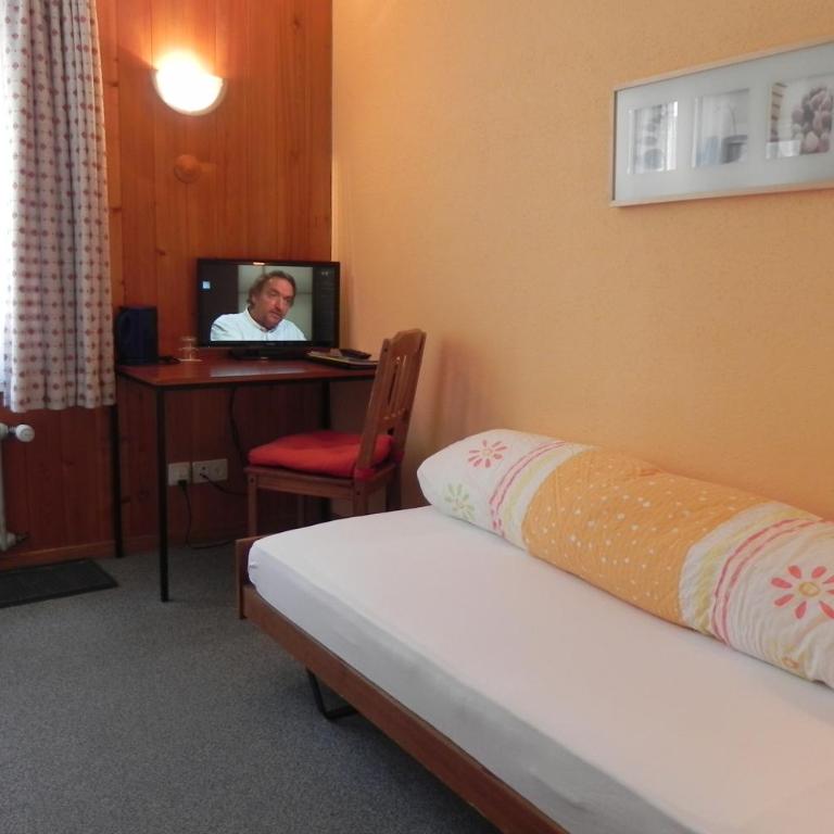 Hotel Tschuggen - Einzelzimmer mit Gemeinschaftsbad - 1