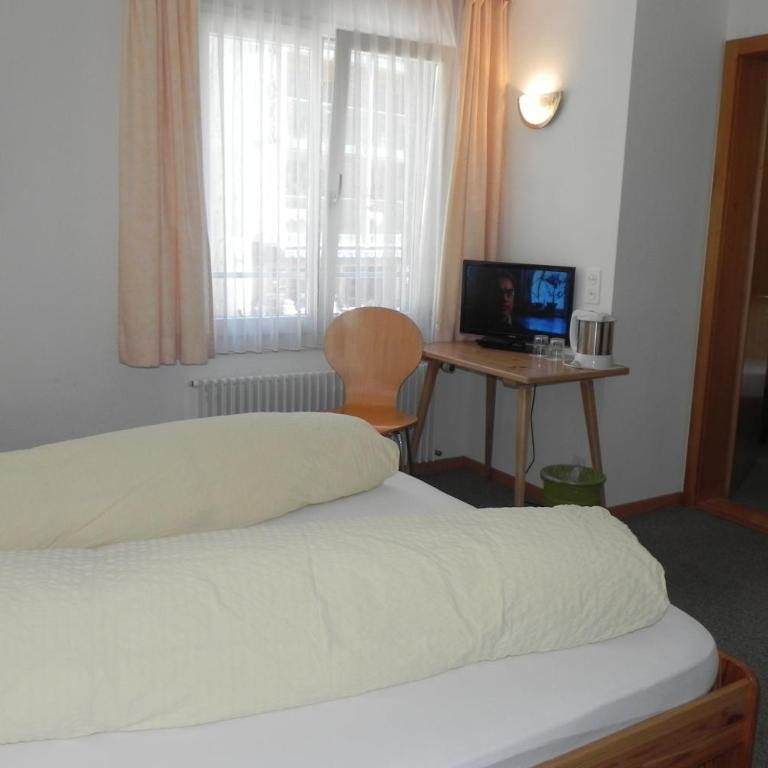 Hotel Tschuggen - Doppel- und Zweibettzimmer mit Verbindungstür - 1