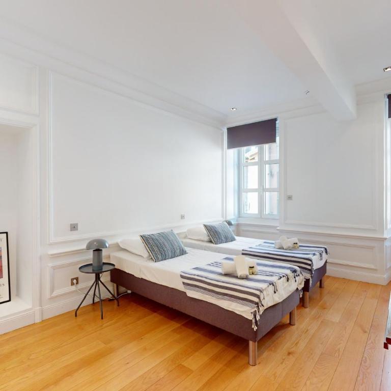 10 Faubourg des Annonciades - Apartamento - 64