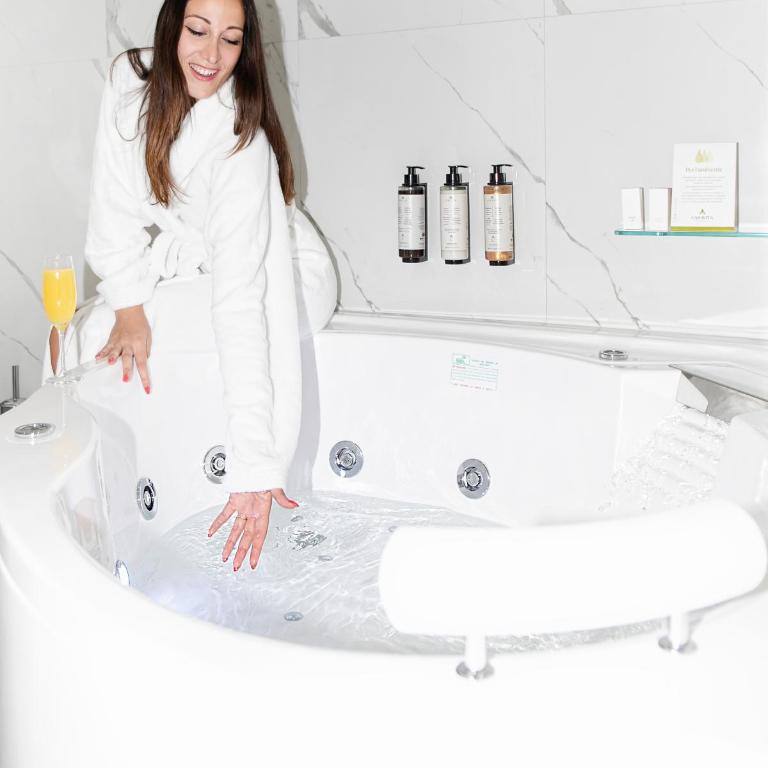 Hotel Caravita - Suite avec Baignoire Spa - 3