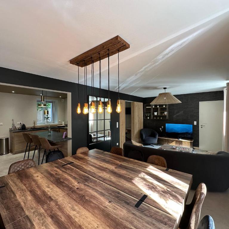Maison 200m2- 9 chambres avec sdb - 16-18 personnes - séminaire-Proche Centre-Ville-Gare et Arena-terrasse - Maison de Vacances - 1