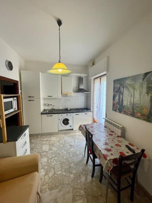 Delizioso appartamento vista mare e pineta - Appartamento con 1 Camera da Letto - 2