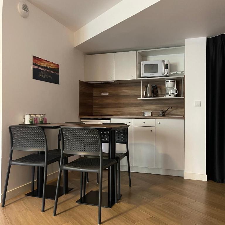 ATHOME RESIDENCE ET SPA - Hébergement T2 Premium - 17