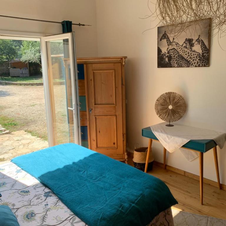 La Chambre Haute, spa et jardin extérieur à Nîmes - Habitación Doble con terraza - 3