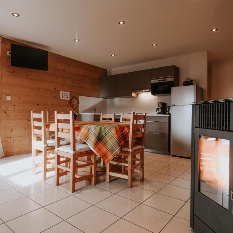 Chalet Les Hellebores - Appartement avec Vue sur la Montagne - 7