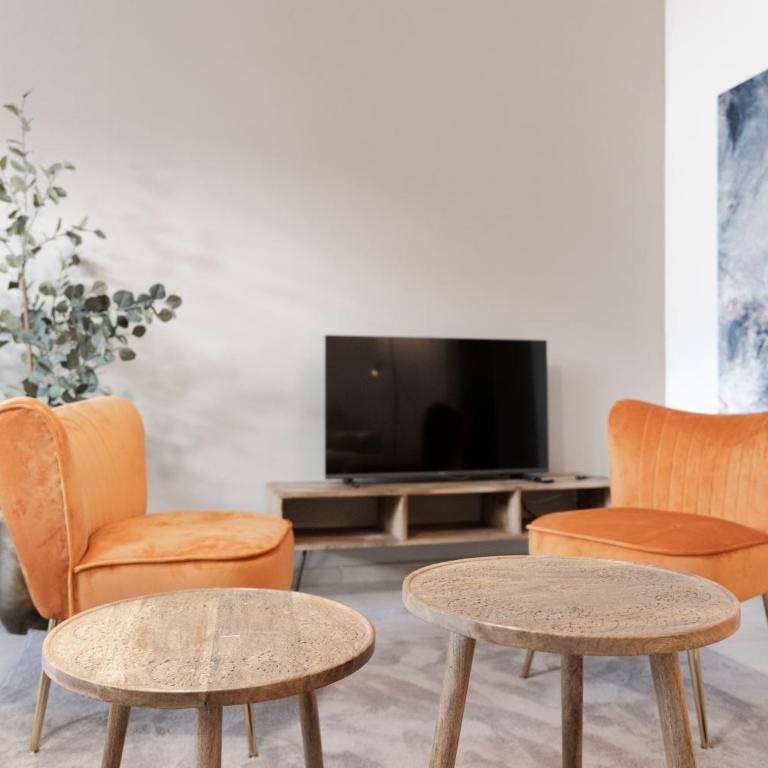 Paradise near the Sea (3 suites Heart of Pescara) - Three-Bedroom Apartment - 3