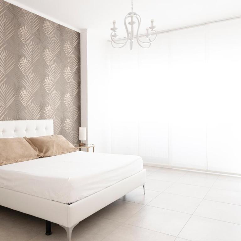 Paradise near the Sea (3 suites Heart of Pescara) - Three-Bedroom Apartment - 17