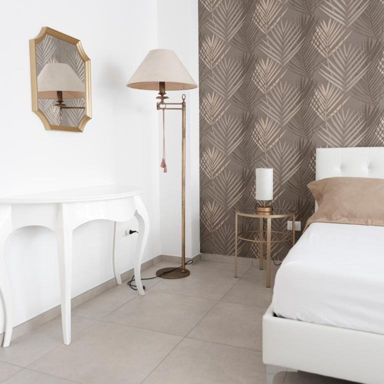 Paradise near the Sea (3 suites Heart of Pescara) - Three-Bedroom Apartment - 18