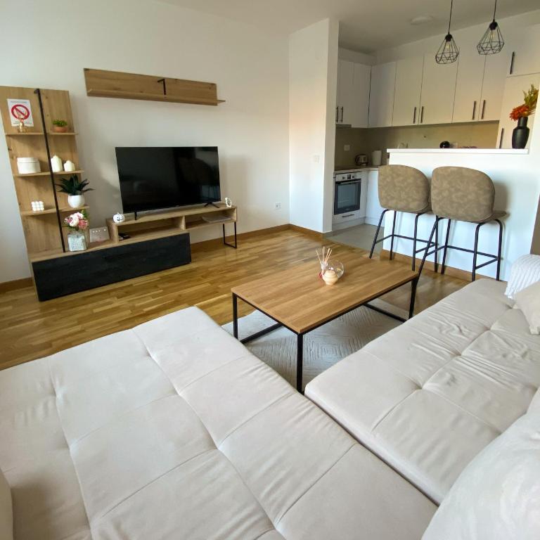 FRONT Apartment - One-Bedroom Apartment - 1