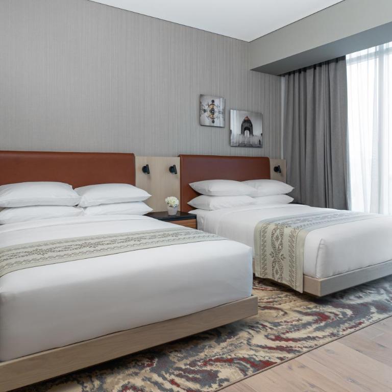 Hyatt Regency Mexico City Insurgentes WTC - Queen Room with Two Queen Beds and City View - 9