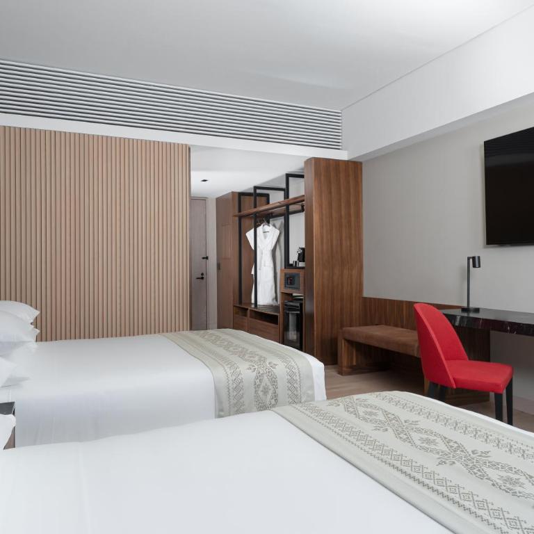 Hyatt Regency Mexico City Insurgentes WTC - Queen Room with Two Queen Beds and City View - 10