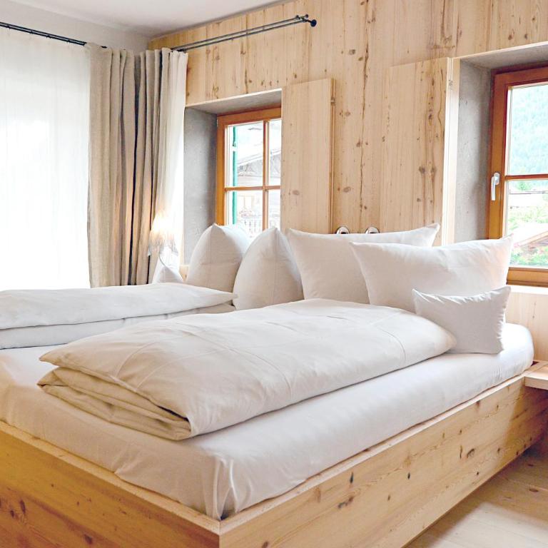 Staudacherhof in Garmisch-Partenkirchen I Blick aufs Zugspitzmassiv I einzigartige Bayurvida Küche - Suite - Nebengebäude - 3