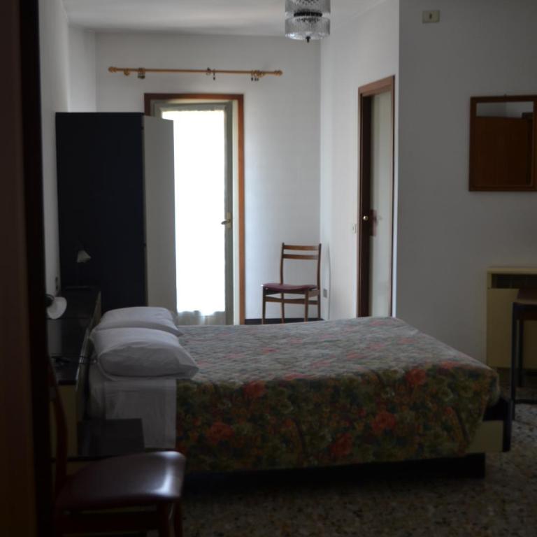 Hotel Aurora - Camera Matrimoniale con Balcone - 7
