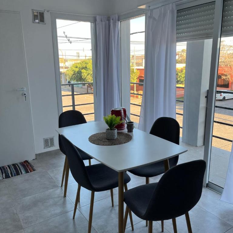 Departamento nuevo con balcón - Apartamento de 2 dormitorios - 10