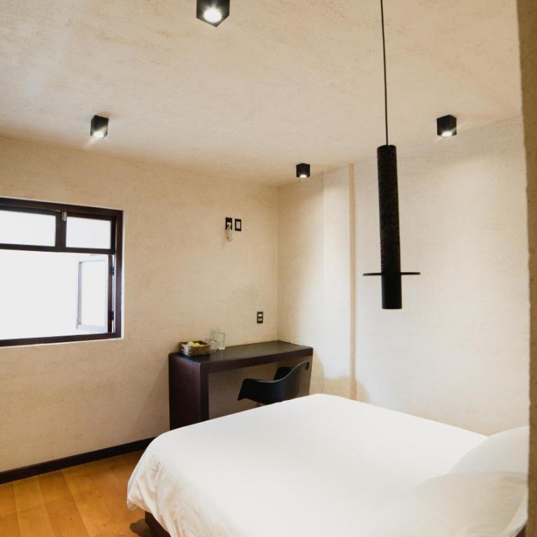Puerta Vieja Hostel - Deluxe King Room - 8