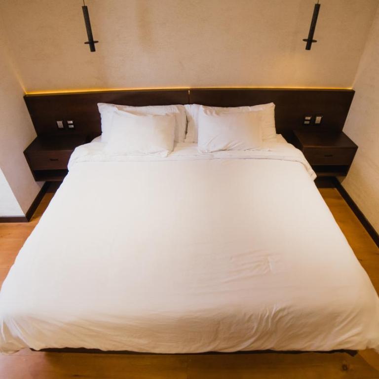 Puerta Vieja Hostel - Deluxe King Room - 10