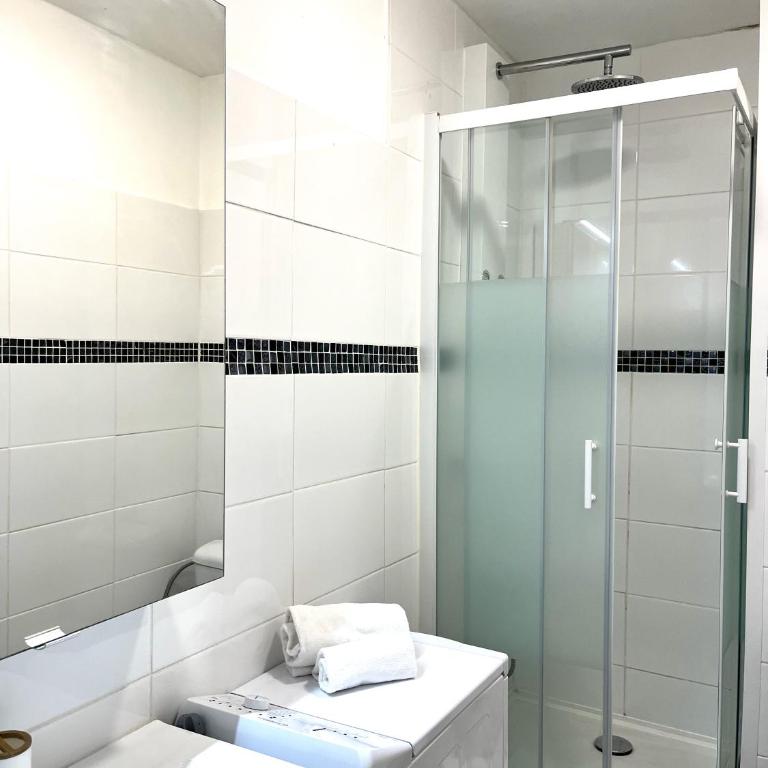 LE GEROUDIS - Studio centre ville - plage -clim - Monolocale - 9